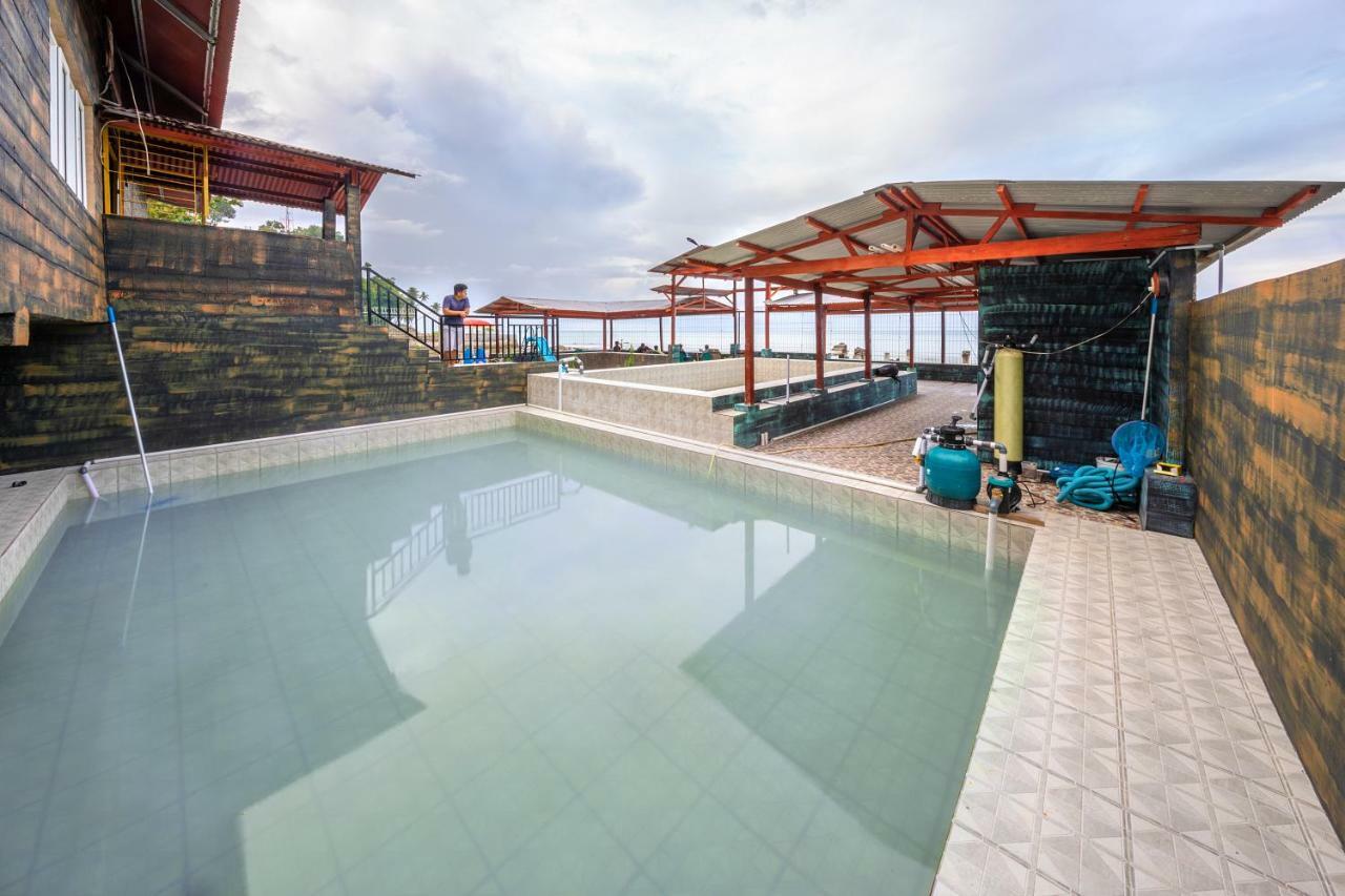 Mega Nasional Seaview Hotel Gunungsitoli Exterior photo