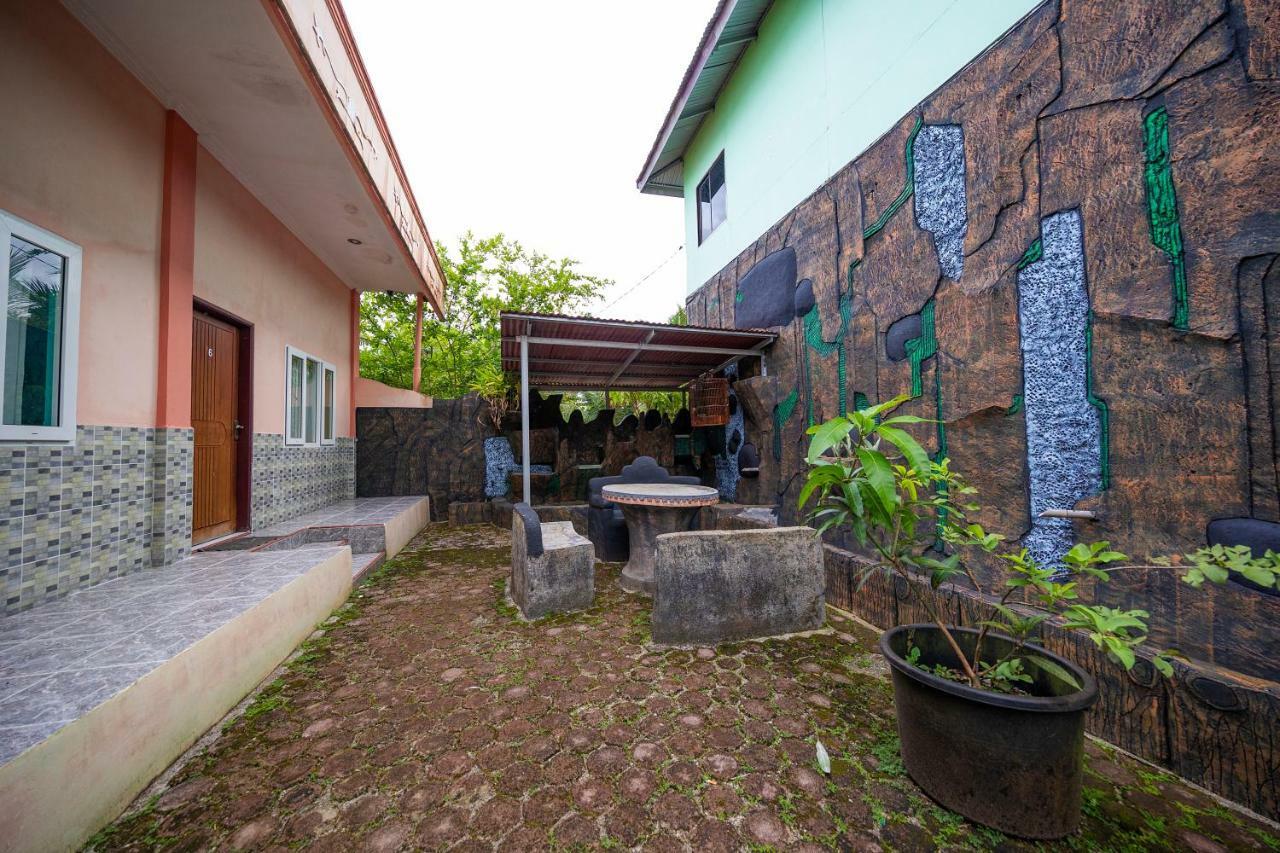 Mega Nasional Seaview Hotel Gunungsitoli Exterior photo